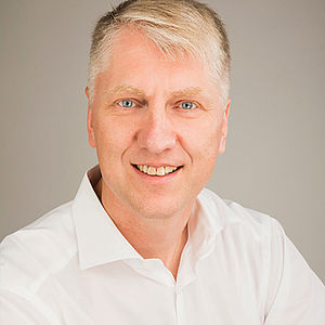 Dr. Carsten BuseUnabhängige medizinische BeratungAchtsamkeitsbasierte Burn-out-/StresspräventionTraumatische Erlebnisse